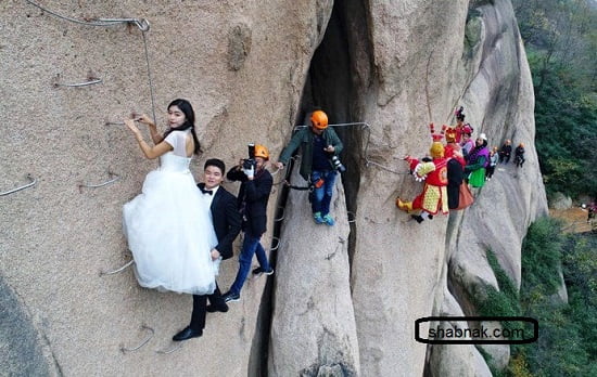 ماه عسل جالب عروس و داماد روی صخره ها +تصاویر
