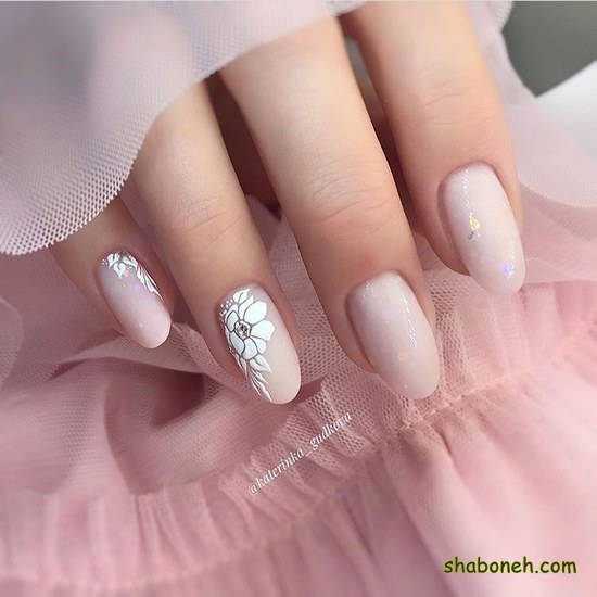 طراحی ناخن دخترانه ساده و شیک