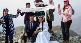 مراسم عقد ریحانه رضایی و علی رشیدی در قله کوه (عکس)