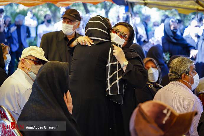 مراسم تشییع جنازه عزت الله مهرآوران +تصاویر و عکس خاکسپاری
