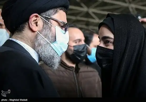 مدل گوشی زینب سلیمانی چیست +عکس و قیمت و واکنش ها