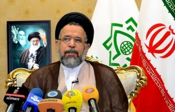 عکس قلیان کشیدن علوی وزیر اطلاعات سابق دولت روحانی سوژه شد