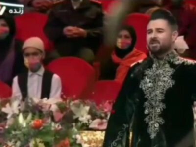 فیلم کامل بدون سانسور رقص آذربایجانی در عصر جدید که سانسور شد را در این صفحه از مجله شبونه مشاهده نمایید. برنامه عصر جدید در ایام نوروز ۱۴۰۱ بر روی آنتن شبکه سوم سیما رفته است که این برنامه حواشی را به همراه داشته و در شبکه‌های اجتماعی مورد توجه قرار گرفته است. احسان علیخانی که چندسال با ساخت برنامه‌عصرجدید حسابی در بین علاقه‌مندان به تلویزیون محبوب شده است فصل سوم این مسابقه را هم برگزار کرده که از اول نوروز ۱۴۰۱ پخش می‌شود. ویژه برنامه عصر جدید که در ابتدای نوروز پخش شد حواشی به همراه داشت رقص آذربایجانی و کردی در این برنامه از نکاتی بود که مورد توجه قرار گرفته است در حالی که احسان علیخانی از گروه رقص کردی برای حضور در این برنامه دعوت کرد تین رقص پخش شد اما رقص آذربایجانی از طرف صدا و سیما سانسور شد و باعث شد که برخی از آذری ها به این موضوع انتقاد کنند سانسور شدن رقص آذری در عصر جدید یکی از موضوعاتی است که این روزها در شبکه های اجتماعی مطرح شده است در این صفحه می توانید فیلم کامل و بدون سانسور که در عصر جدید را در تین صفحه ببینید.