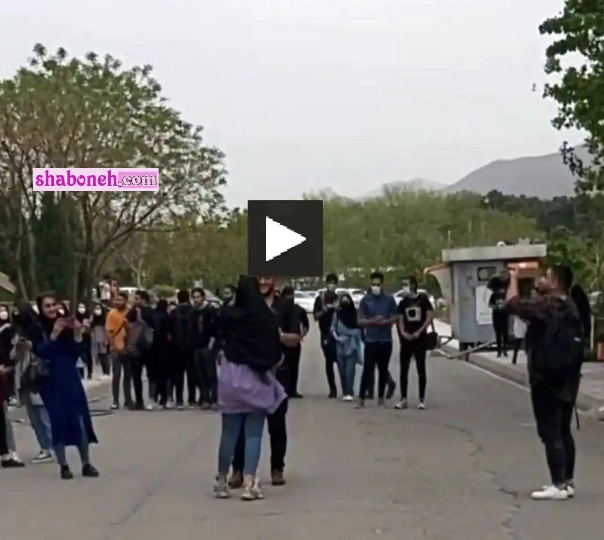 فیلم کامل خواستگاری وسط دانشگاه + بازداشت توسط هراست