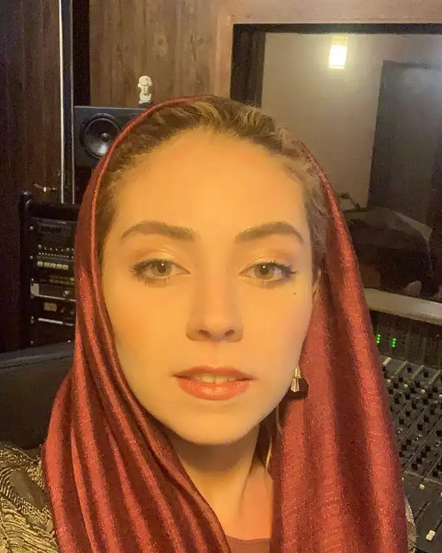 بازیگر نقش پونه در سریال خوشنام کیست +عکس جنجالی و بیوگرافی