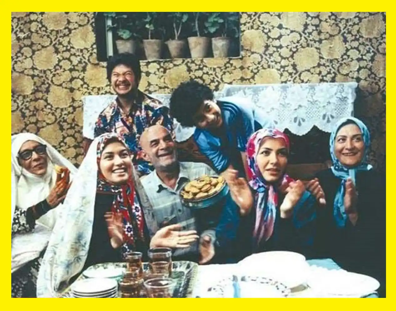 ساعت و زمان دقیق پخش سریال متهم گریخت از شبکه تماشا 1401 همراه جزییات پخش سریال های طنز از شبکه تماشا را در این صفحه مشاهده نمایید.