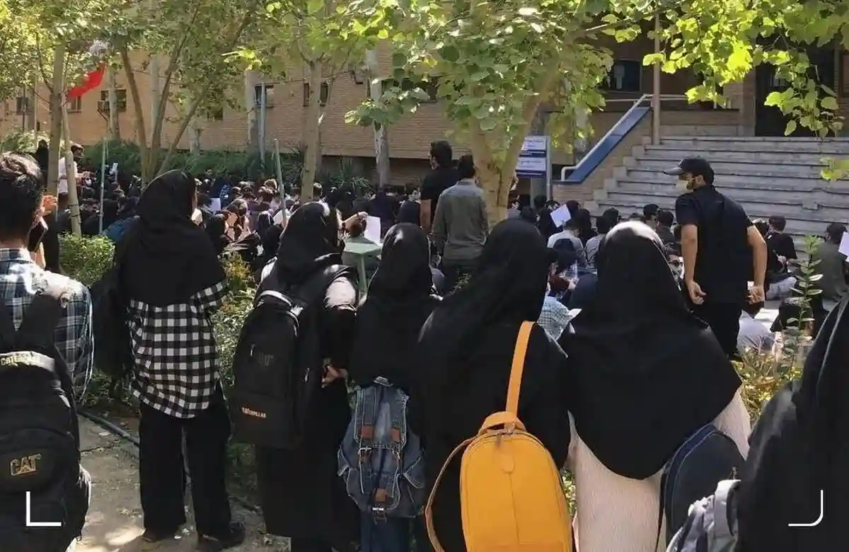 ماجرای لگد زدن استاد معارف به کمر دانشجوی بی‌ حجاب 