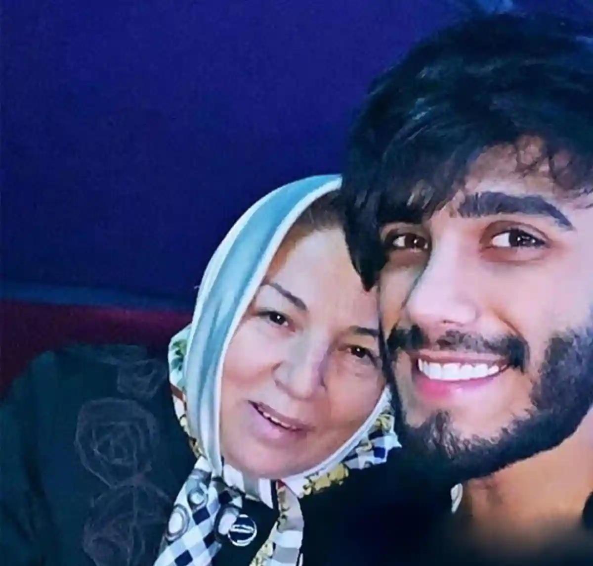 عکس جدید مهراد جم خواننده پاپ و مادرش
