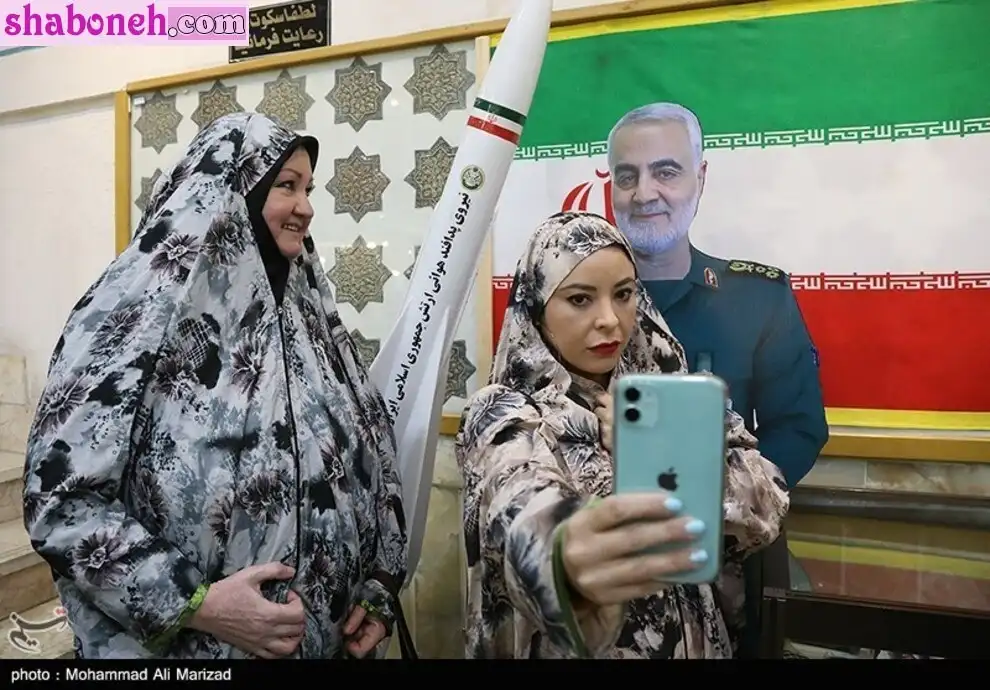 عکس های خاص از زنان خارجی کنگره بین المللی بانوان تاثیرگذار در قم حرم حضرت معصومه