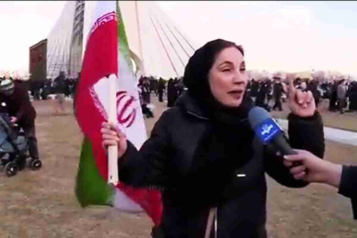 فیلم / ماجرای حضور نیلوفر زن ساکن لندن انگلیس در راهپیمایی ۲۲ بهمن ۱۴۰۱
