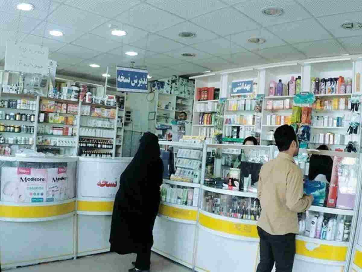 فیلم کامل کشف حجاب و توهین متصدی بی حجاب داروخانه شهر ری با آمر به معرف