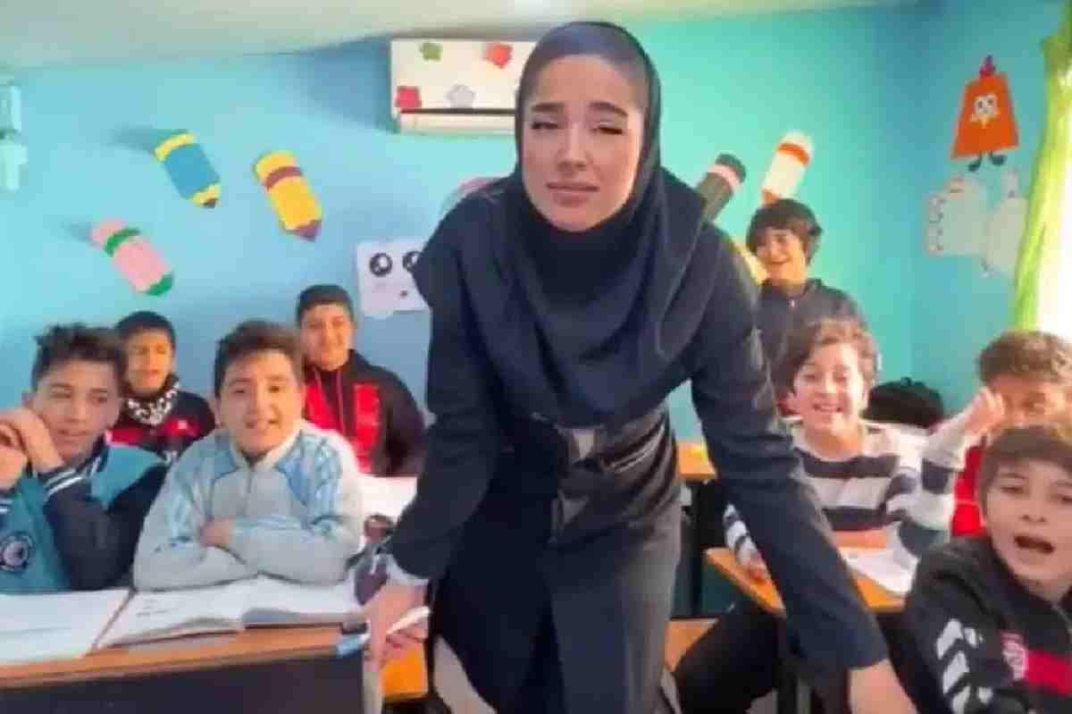 پیج اینستاگرام معلم قائمشهری خانم معلمی که اخراج شد