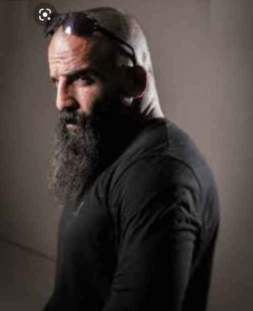 اکبر آزادی فر کیست و چرا به او چریکی میگویند؟ از mma تا زندان +عکس و جزئیات