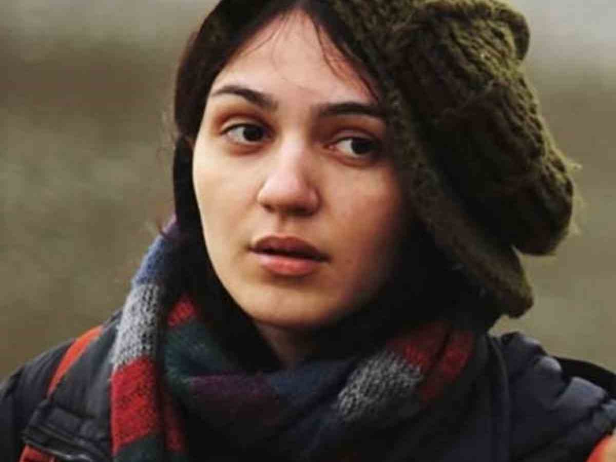 بیوگرافی مونا احمدی بازیگر و همسرش + سوابق و حواشی و عکس