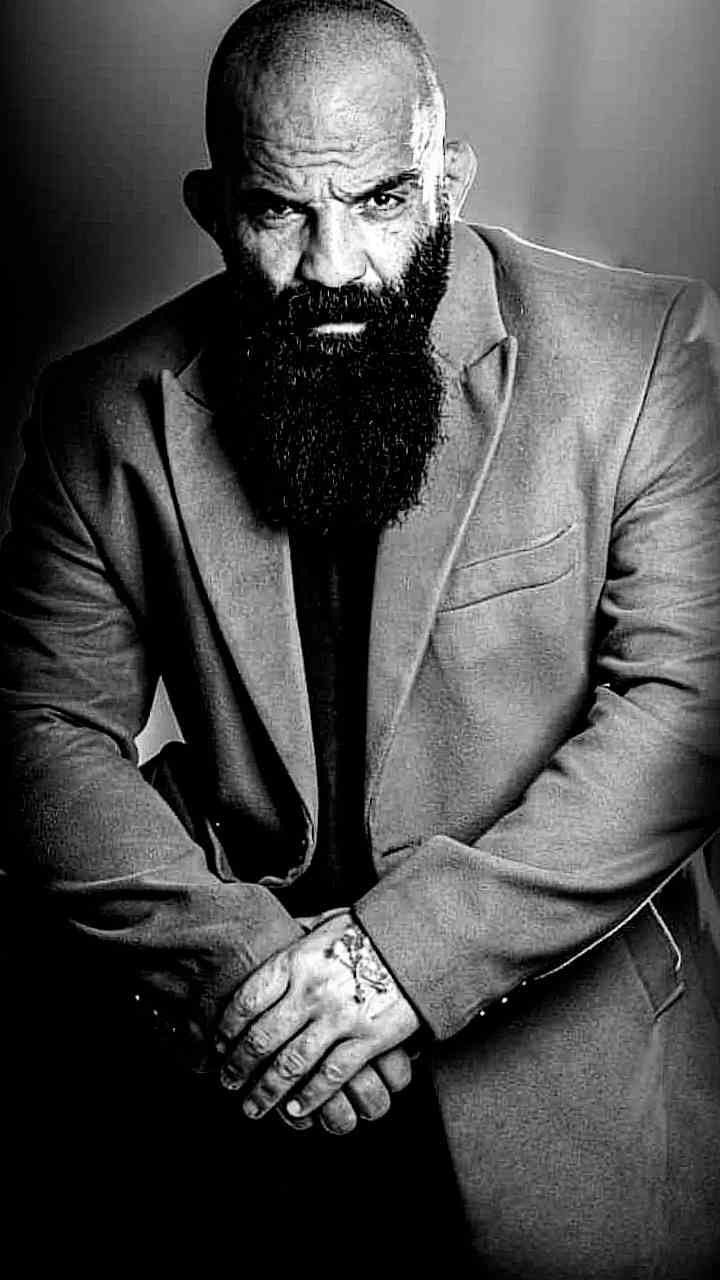 تیپ خاص اکبر چریکی آقای خاص mma جهان را ببینید