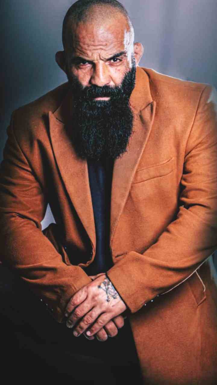 تیپ خاص اکبر چریکی آقای خاص mma جهان را ببینید