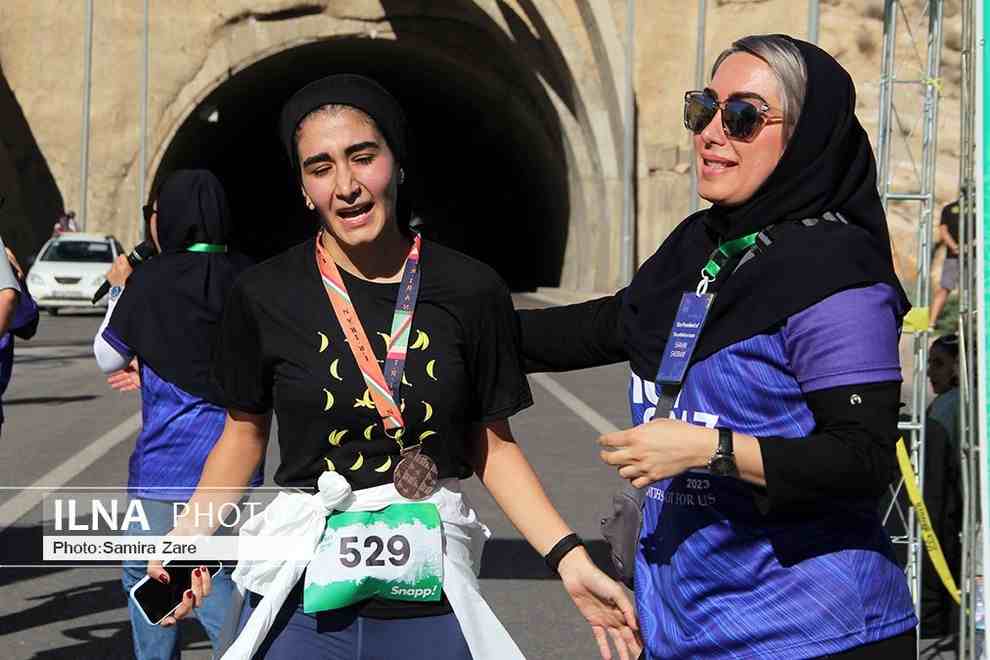 فیلم / دو ماراتن زنان شیراز با حضور زنان بی حجاب جنجال شد
