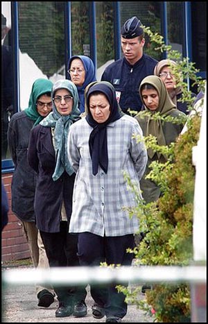 مریم رجوی کیست چرا روسری سر میکند؟ از خیانت تا همکاری با صدام