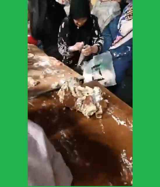 فیلم دعوا بر سر پخش کیک نذری عید غدیر خم توسط دو زن