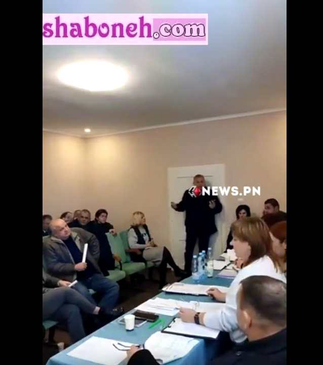 فیلم کامل نماینده پارلمان اوکراین 3 نارنجک در جلسه شورای روستایی منفجر کرد