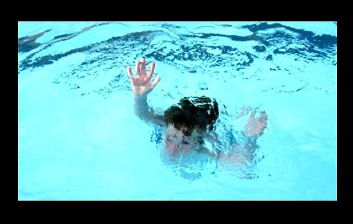 بیوگرافی علیرضا بمبئی شناگر کیست و ماجرای غرق شدن و فوت