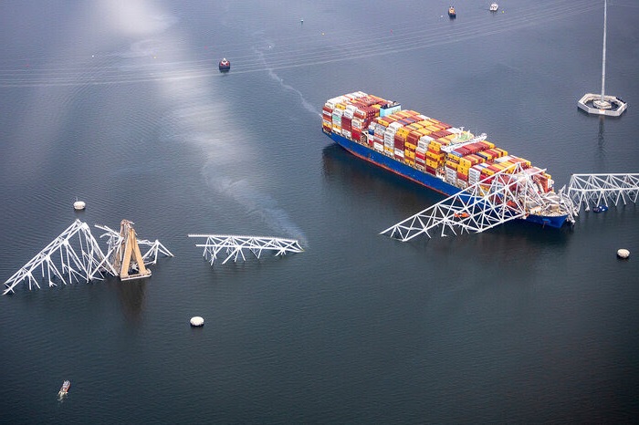 فیلم فرو ریختن پل فرانسیس اسکات برخورد کشتی غول پیکر