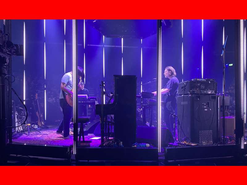 ماجرای پخش آهنگ استاد بنان در کنسرت تام یورک د اسمایل