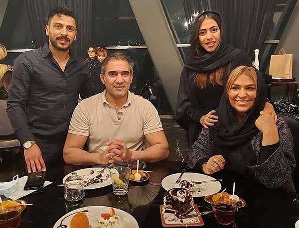 عکس / بازداشت نگار عابدزاده و نفیسه لطیفیان (همسر و دختر عابدزاده)