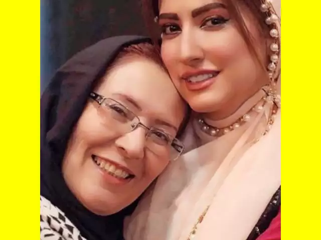 بیوگرافی معصومه آقاجانی بازیگر نقش مادر رویا سریال رنگ شک با نقش + عکس و داستان