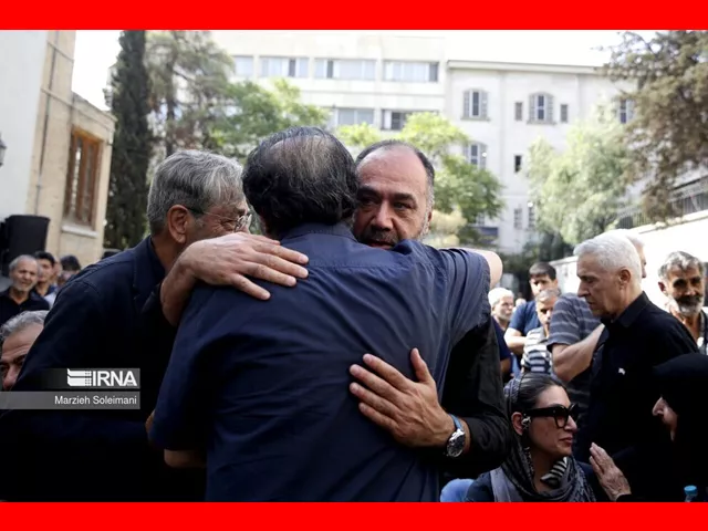 عکس های سام راد در مراسم تشییع پدرش سعید راد 
