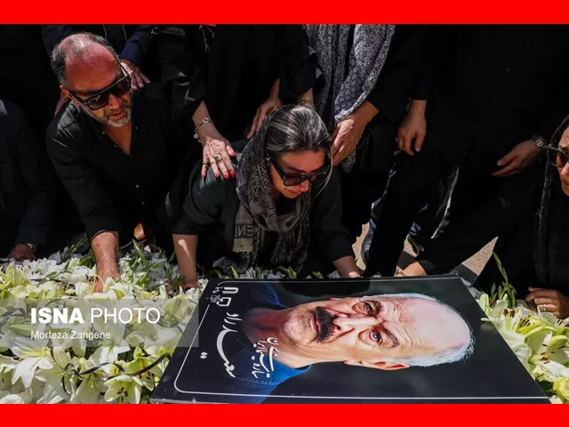 عکس های سام راد در مراسم تشییع پدرش سعید راد 