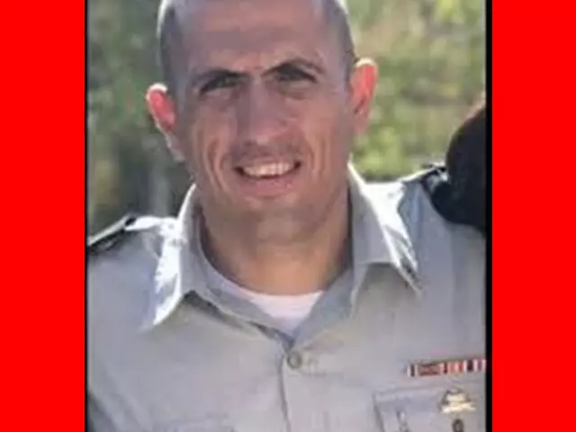 سرهنگ احسان داکسا کیست آیا ایرانی است؟ +بیوگرافی