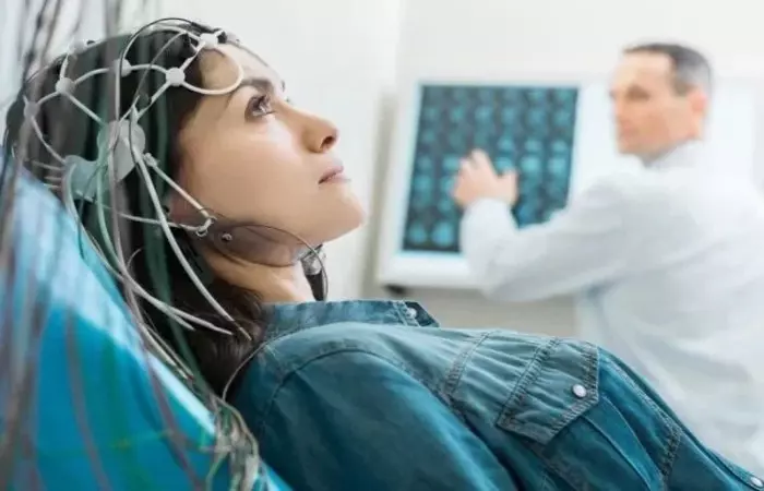 نوروفیدبک برای چه کسانی مناسب است