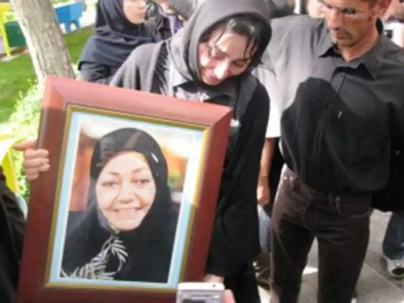 حمیده خیرآبادی در نقش مادر
